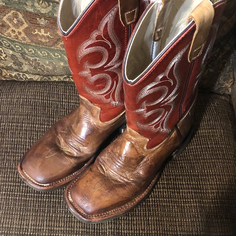 Cody James kids boots in size 4D